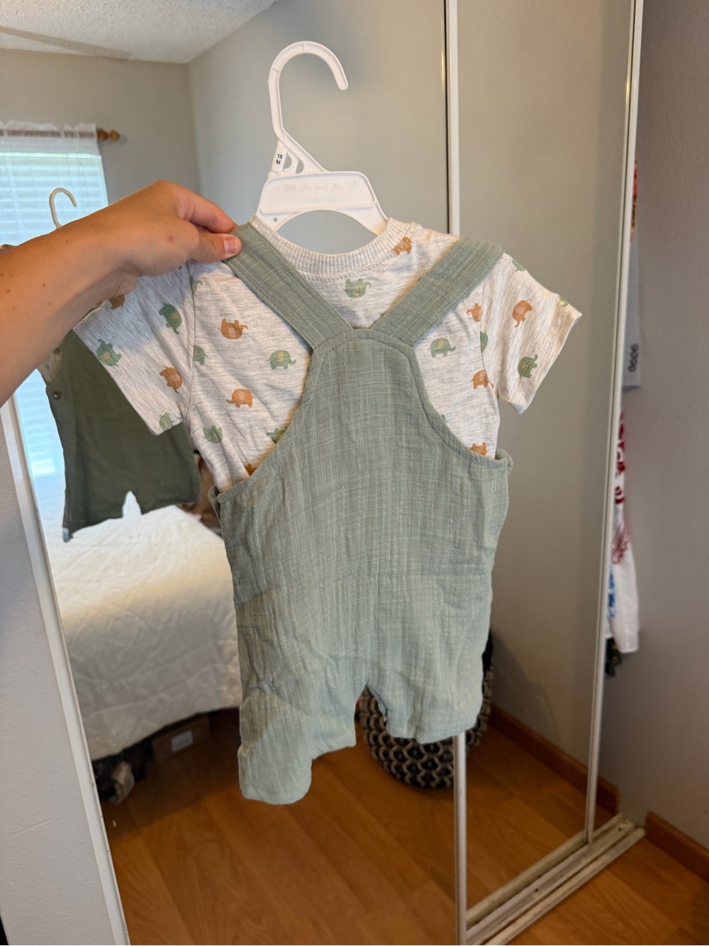 TAHARI BABY OUTFIT 18M - Picture 3 of 8
